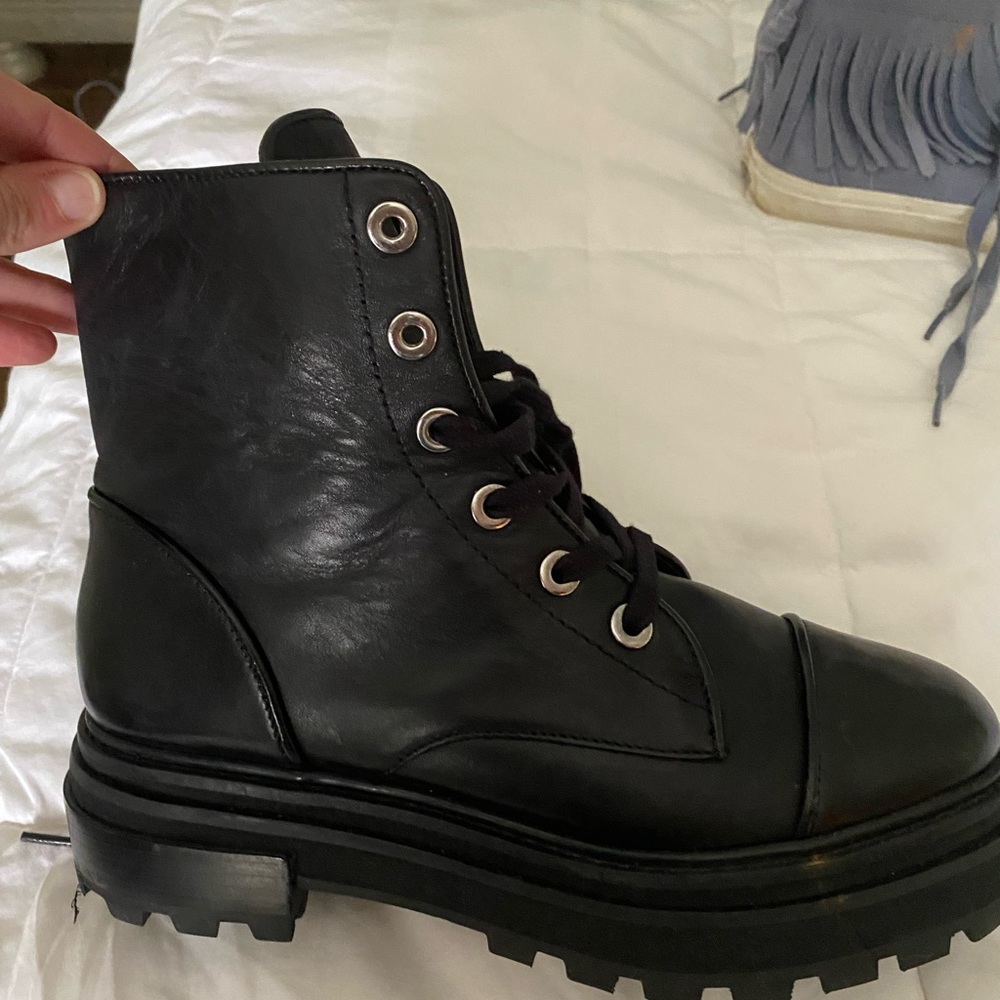Schutz combat boots worn once